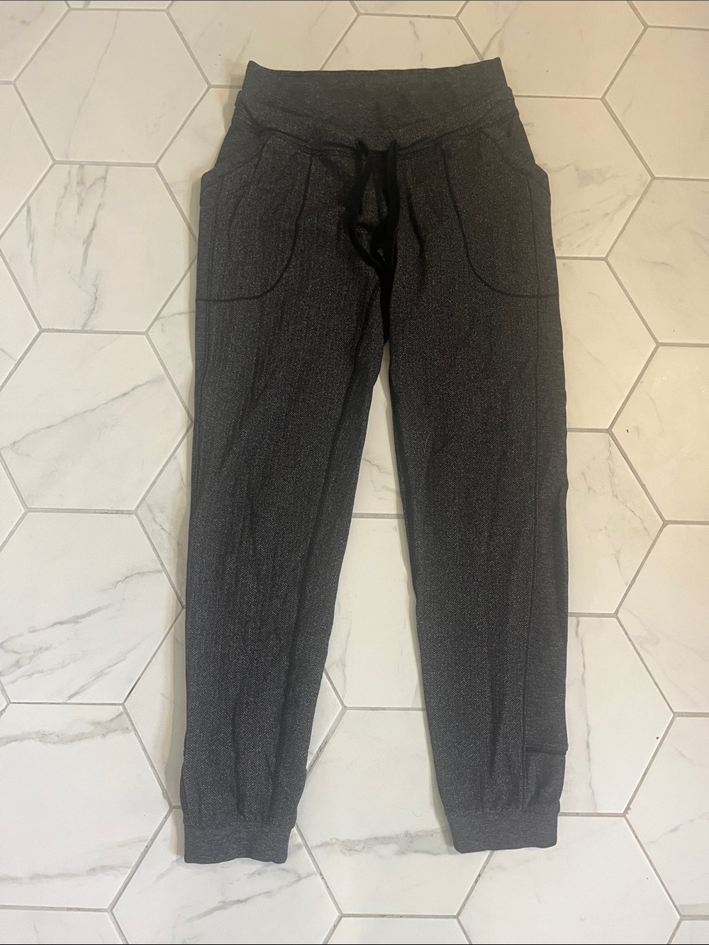 Lululemon Cozy Drawstring Joggers in Chevron Charcoal